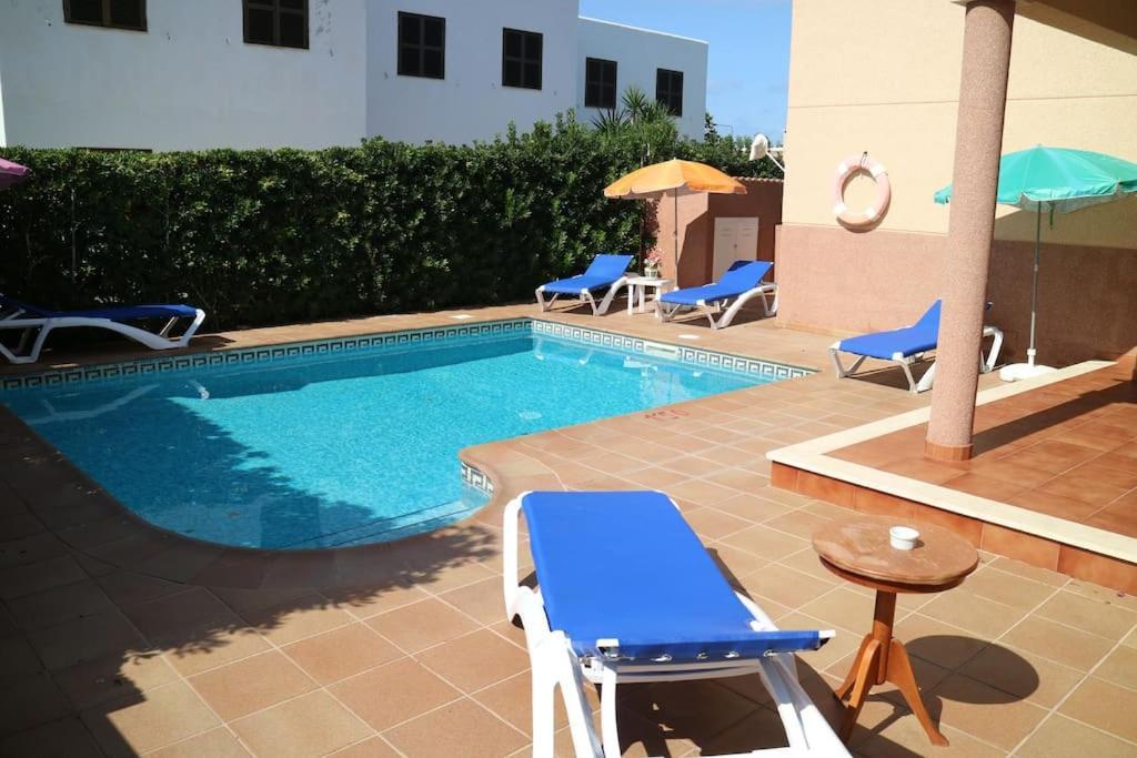 Spectacular Villa With Swimmingpool In Cala Blanca Кала-Бланка Экстерьер фото
